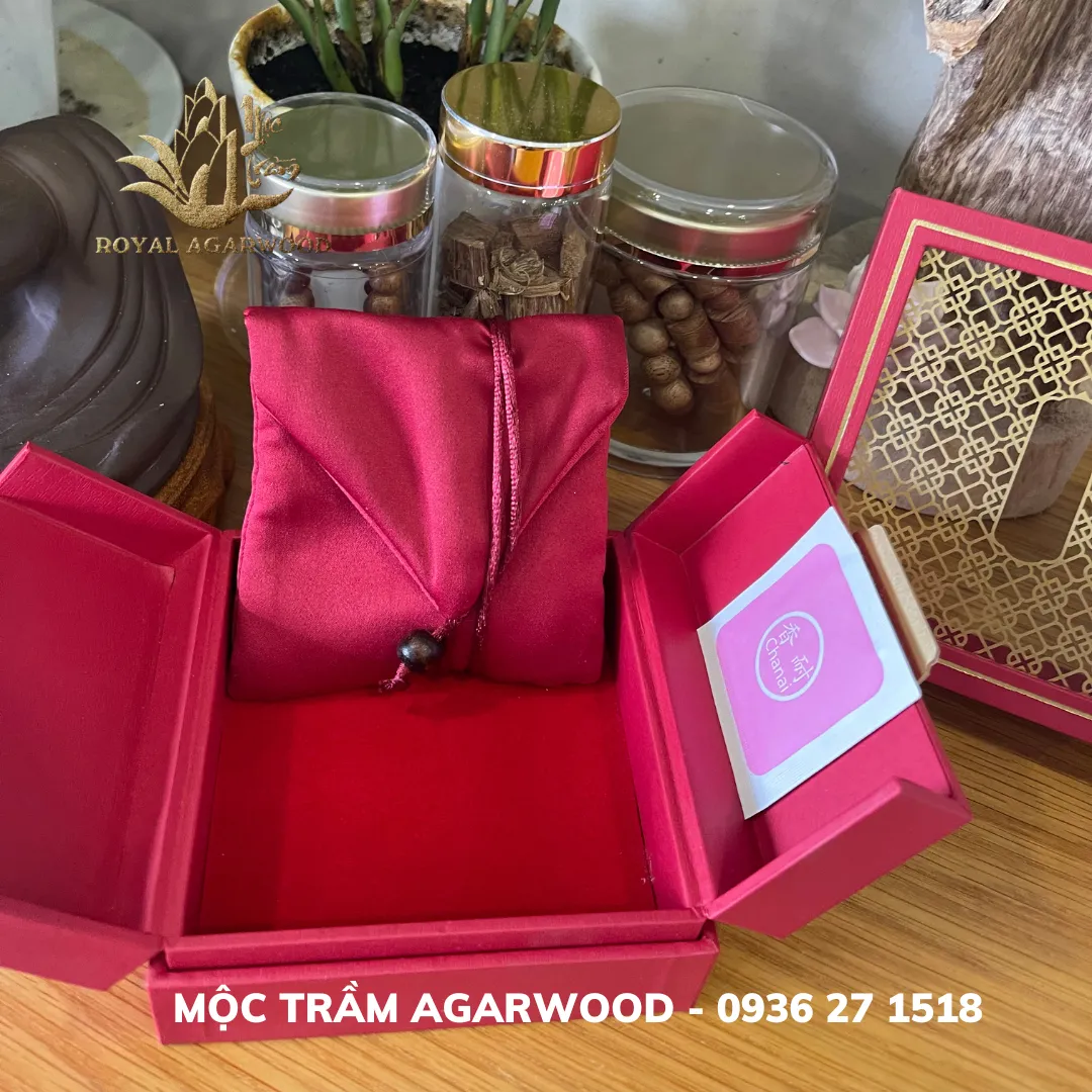 Premium 3-Layer Wooden Jewelry Box – Gold-Plated Frame Storage for Agarwood Bracelets &amp; Accessories